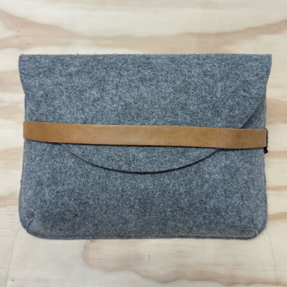 NWT HEARTH & HAND | Hearth & Hand with‎ Magnolia Clutch Heather Gray